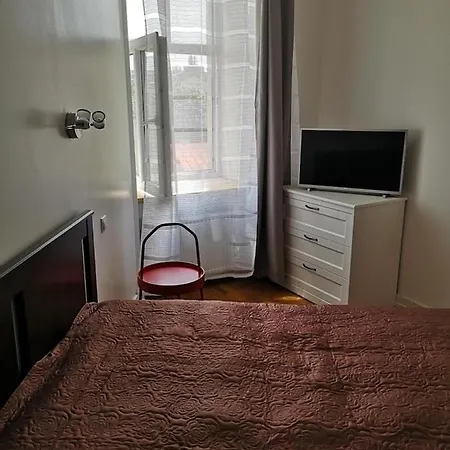 Apartment Light Modern Next To Center And It Business District *